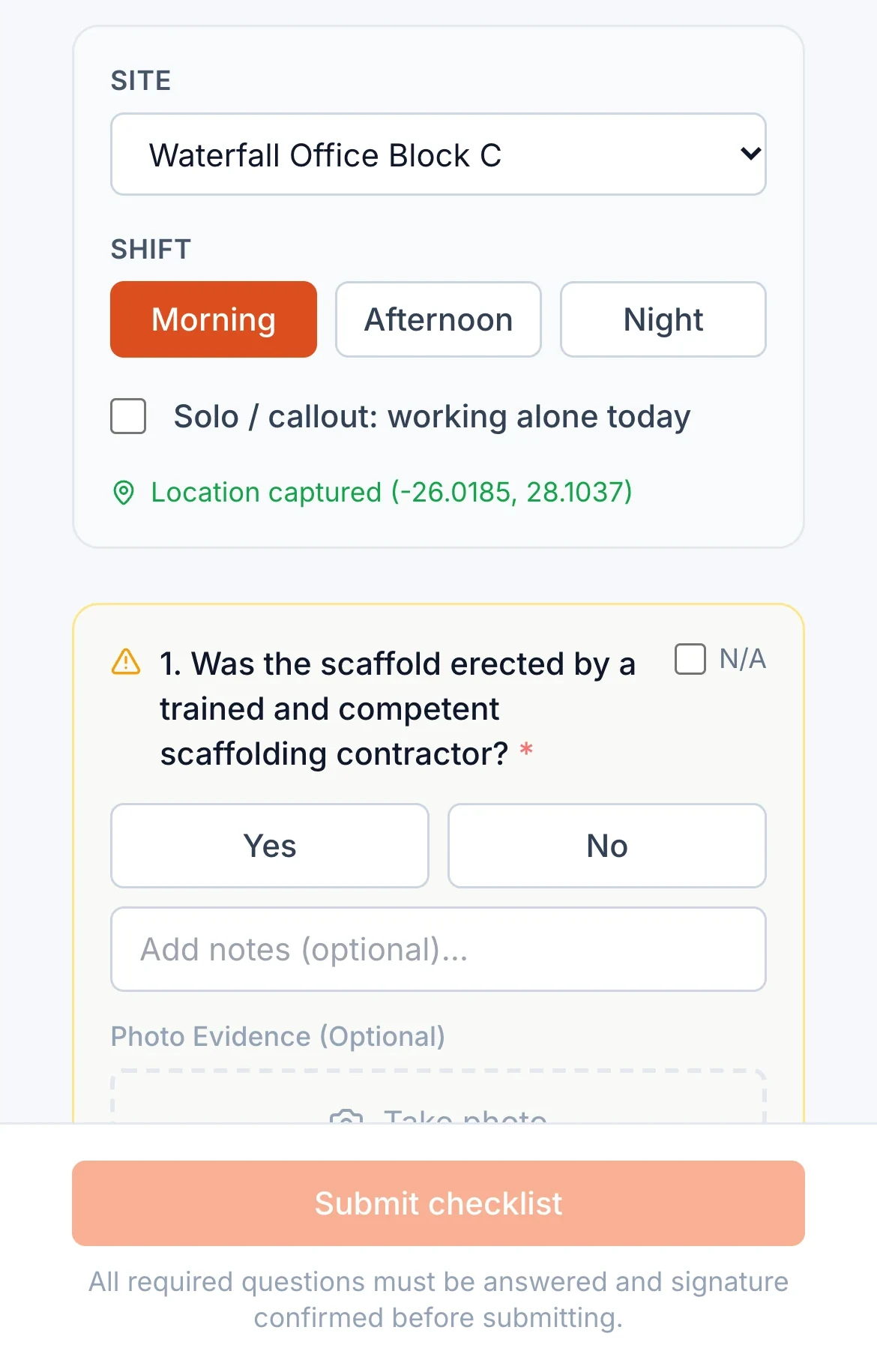 A scaffolding inspection checklist on a phone, with the site selected and the phone’s location captured